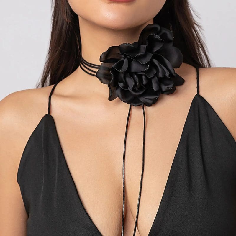Collier Fleur Noire 3